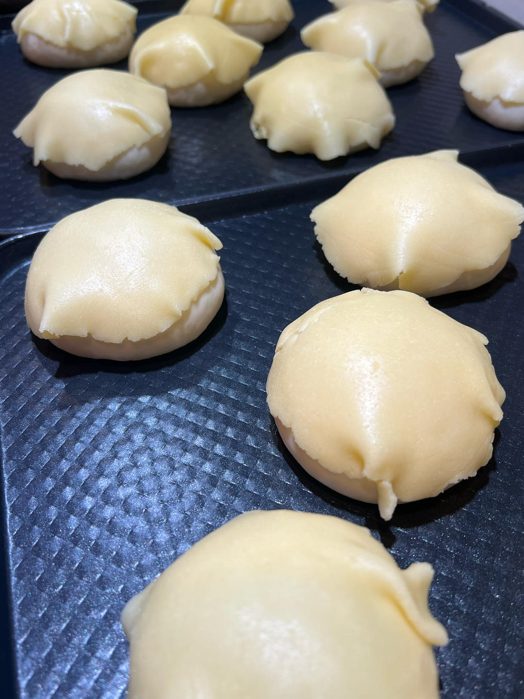 做100款面包の12：在家开茶餐厅!港式菠萝包 –不划格子自然裂开的香酥脆皮！菠萝油/酥皮包