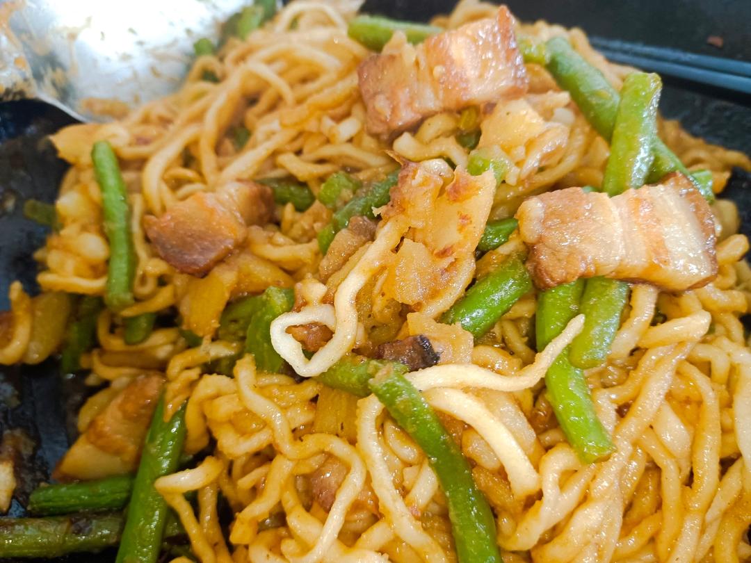 五花肉豆角土豆焖面🥢