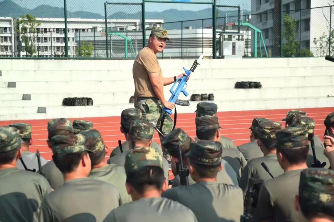 贾天伟
