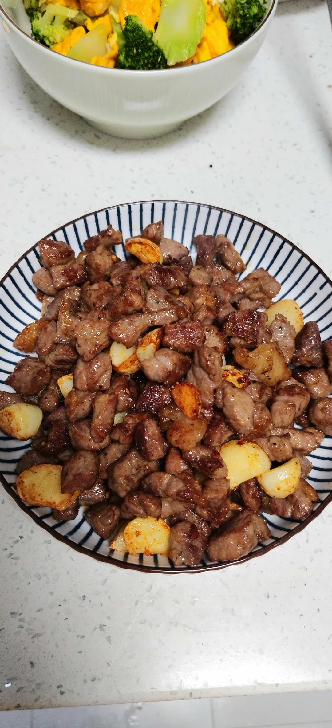 好吃到舔盘的蒜香黑椒牛肉粒