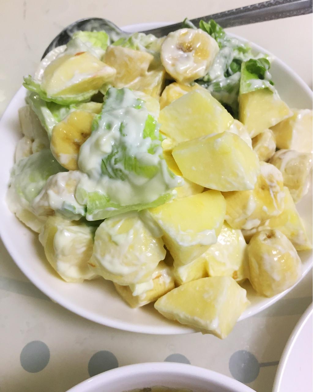 咩仔玛丽哄做的苹果香蕉沙拉