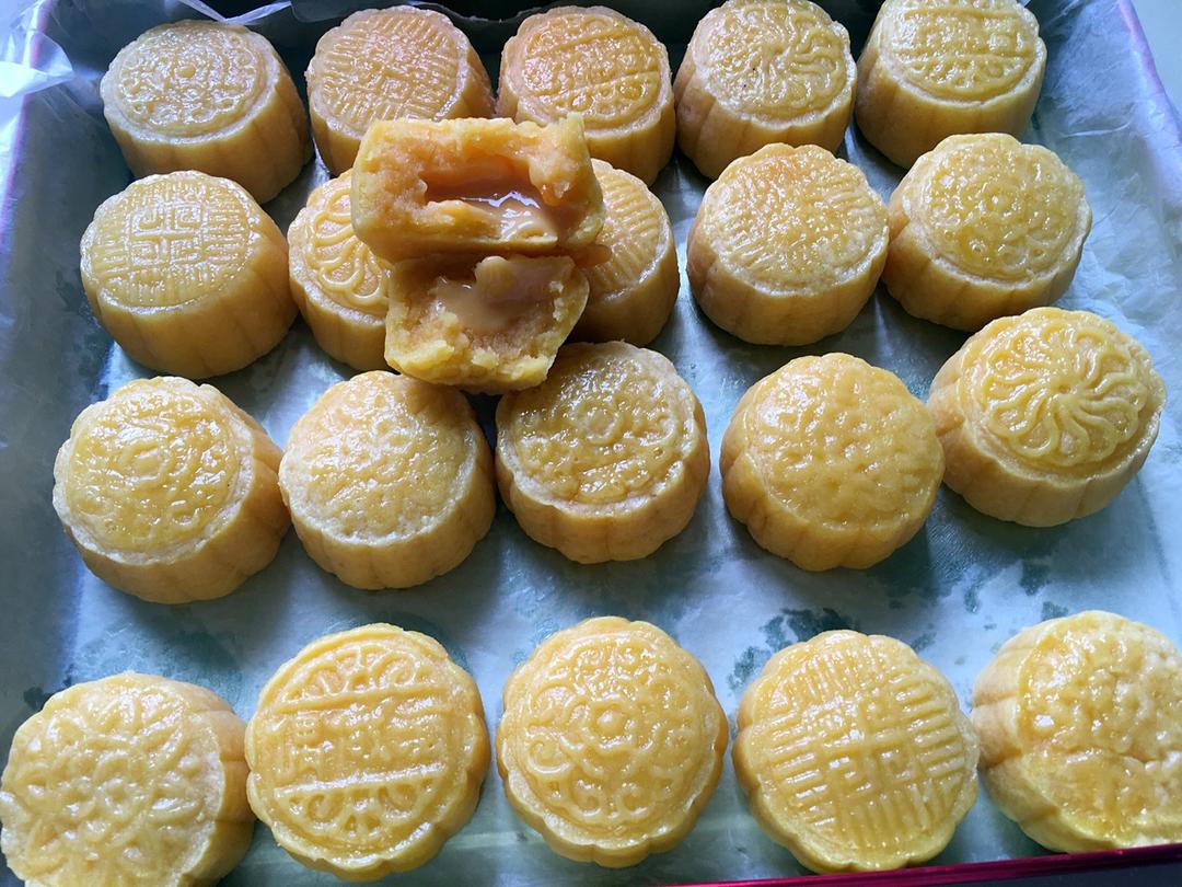 超详细图解版--流心奶黄月饼