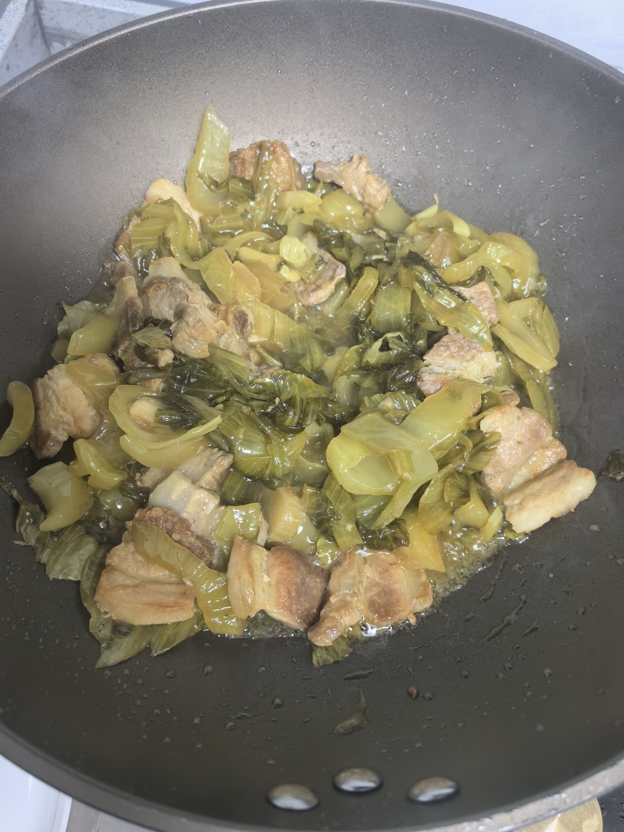 酸菜焖五花肉