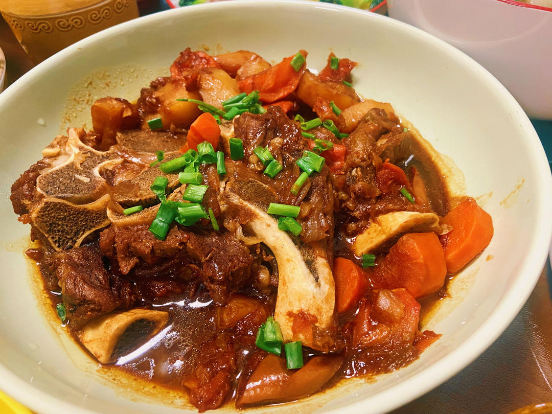 不加任何香料的红烧牛肋排段