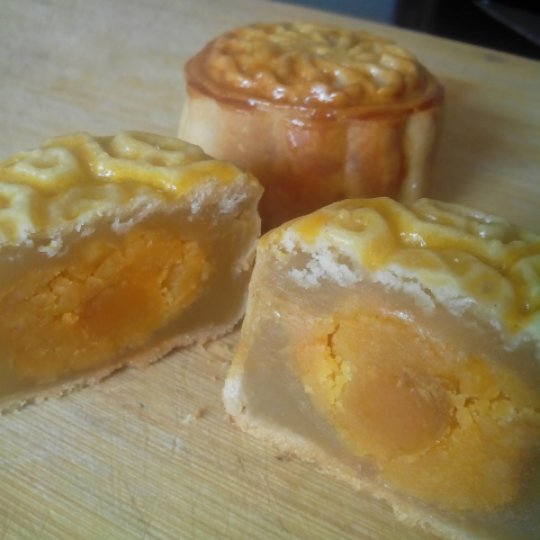 广式月饼—蛋黄莲蓉月饼