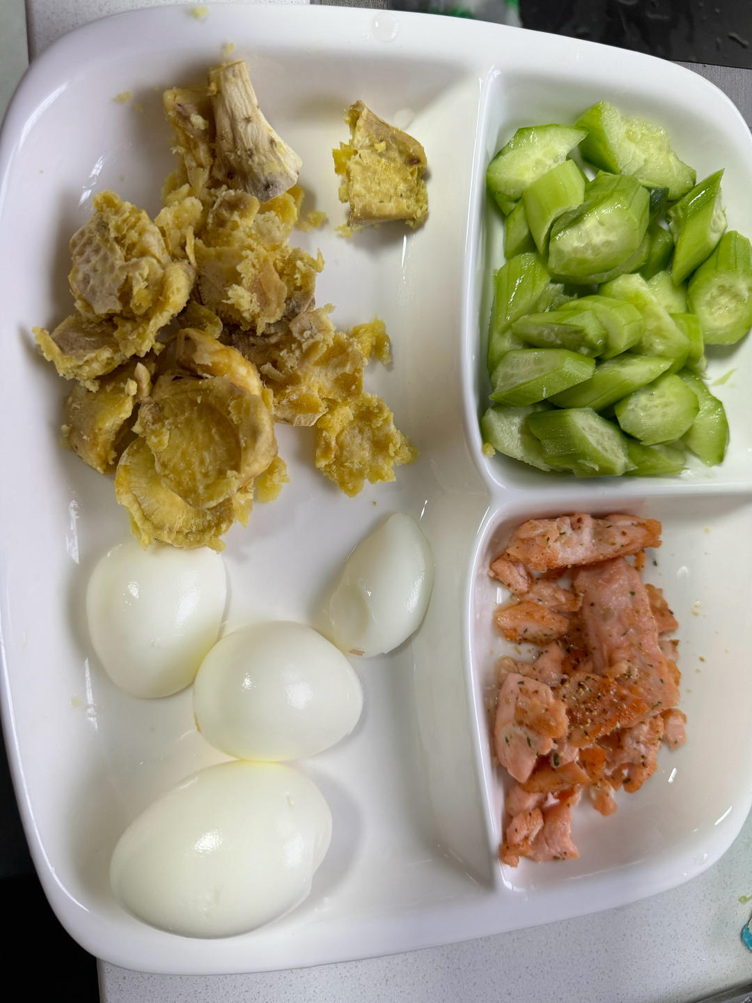 三文鱼鸡蛋沙拉
