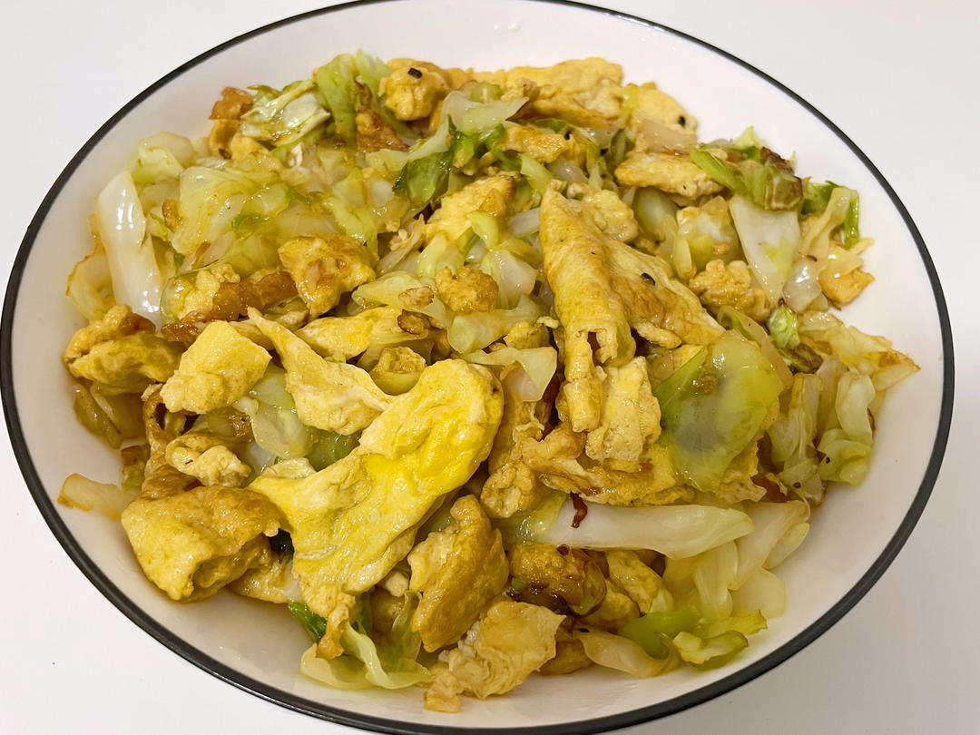 超级下饭的家常菜！给肉都不换的包菜炒鸡蛋
