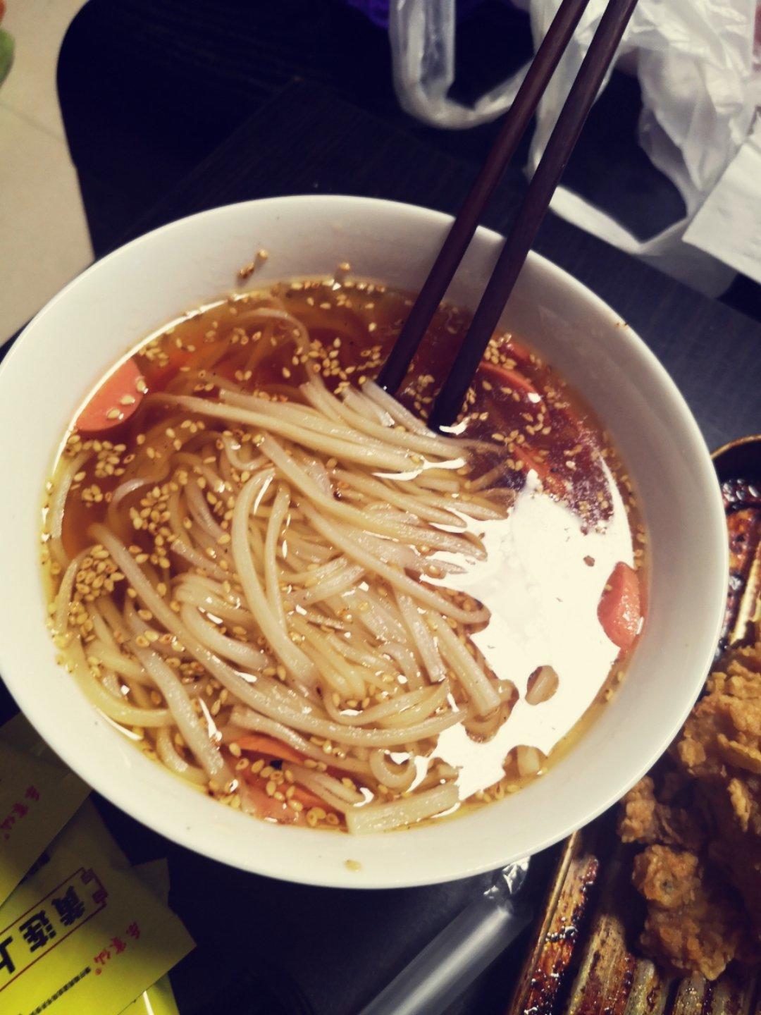 王大厨酸汤面