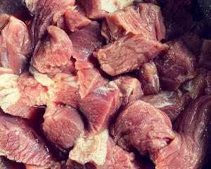 不油腻又清爽又无敌美味的红焖牛肉的做法 步骤1