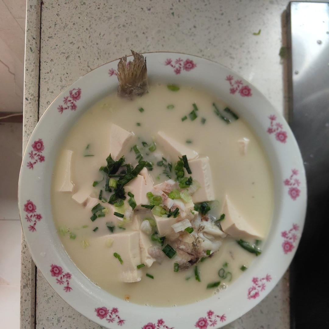 奶白鲫鱼豆腐汤|一条鱼最后的温柔