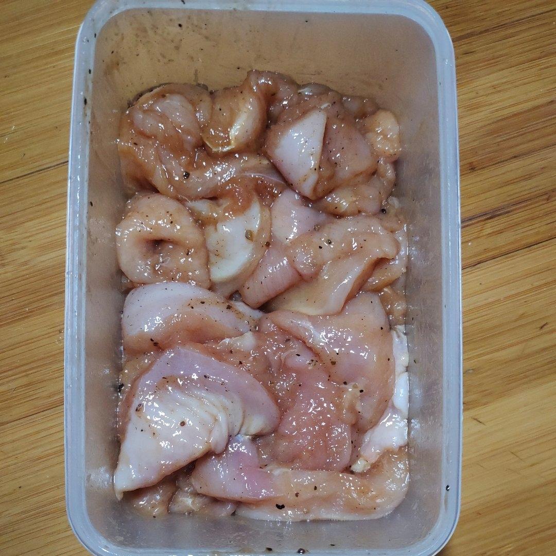 简单易做的香煎黑椒鸡排 柠檬鸡腿肉做法