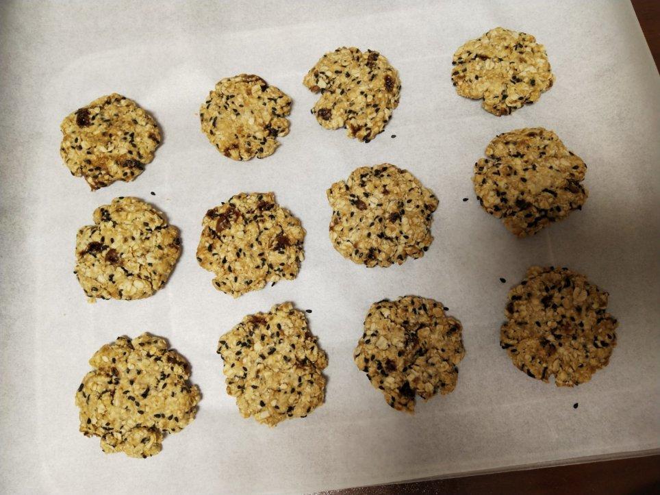 素食:有机燕麦芝麻大饼干