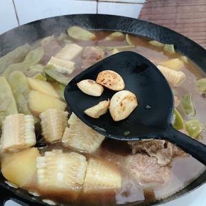 冬日美食|东北铁锅炖豆角排骨土豆（贴饼子一锅出）的做法 步骤32