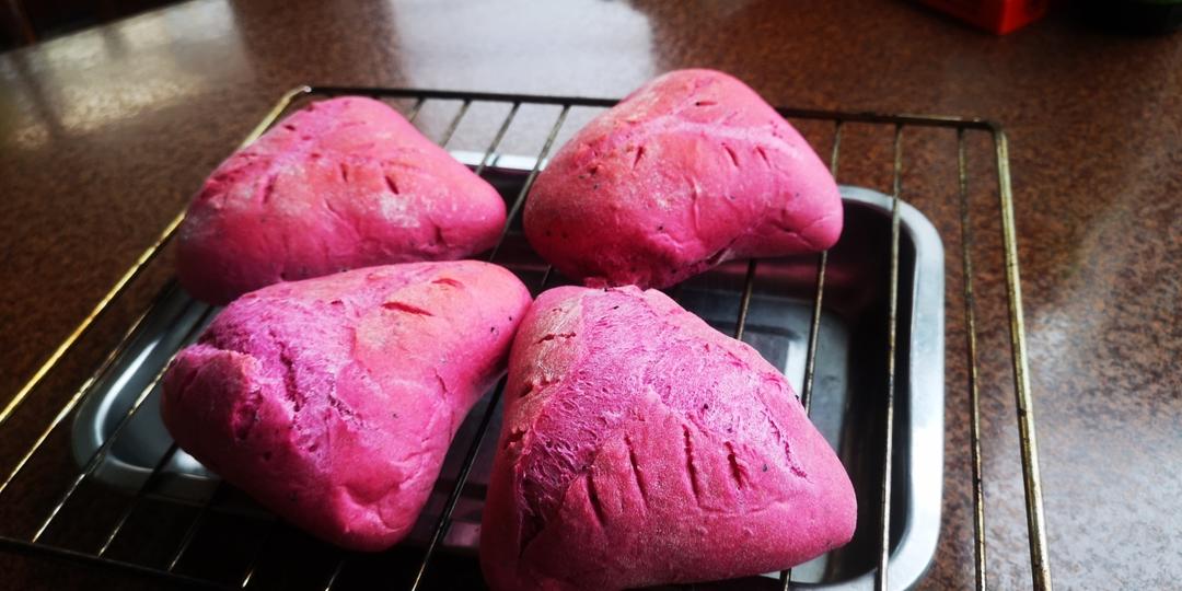 火龙果软欧包，粉嘟嘟～