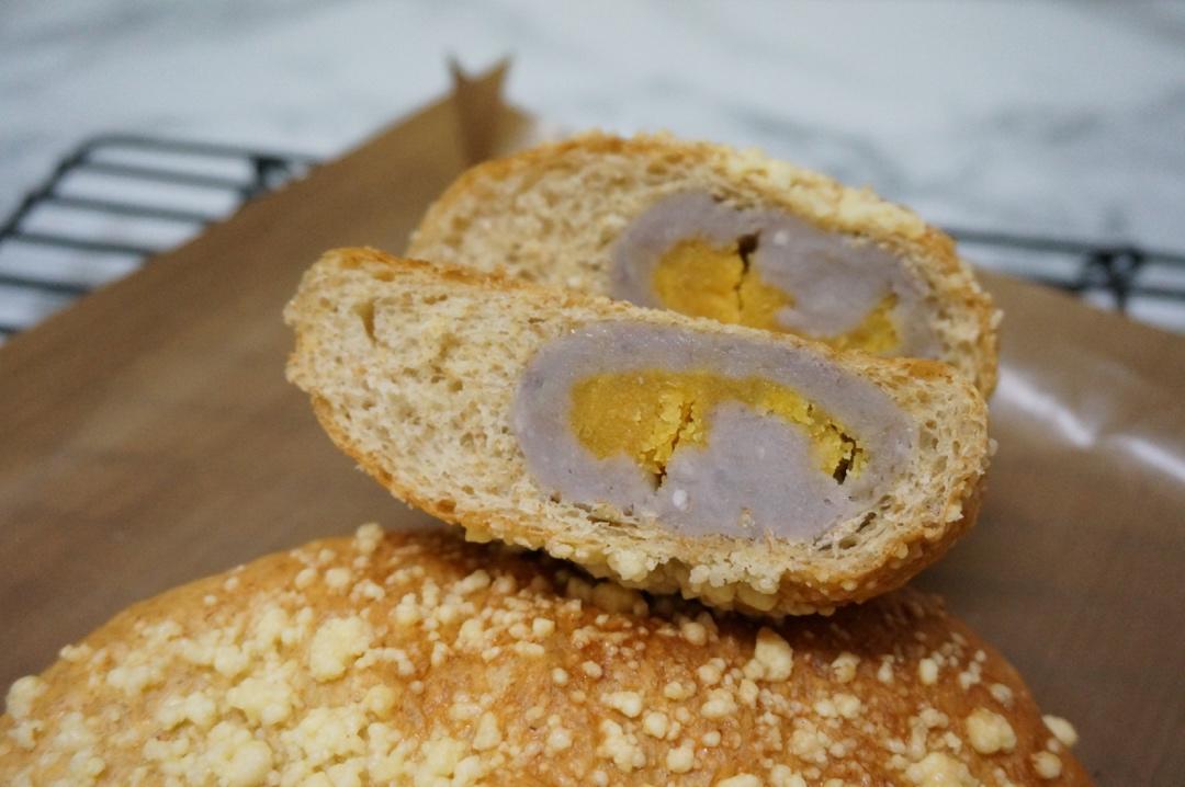 芋泥咸蛋黄软欧包