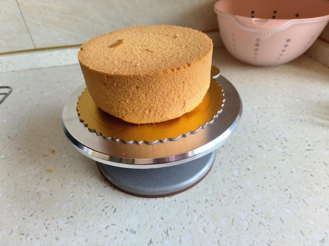 奶油草莓水果生日蛋糕（附戚风蛋糕 奶油打发教程）