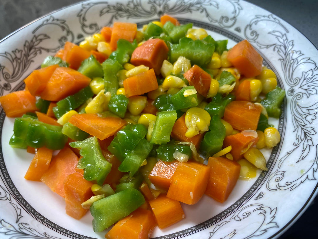 胡萝卜玉米炒黄瓜