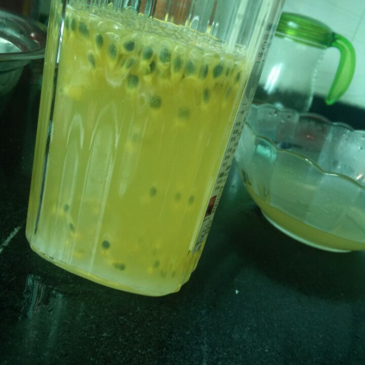 百香果的朴素吃法（百香果汁）