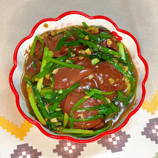 健康美味-广式韭菜炒猪红的做法