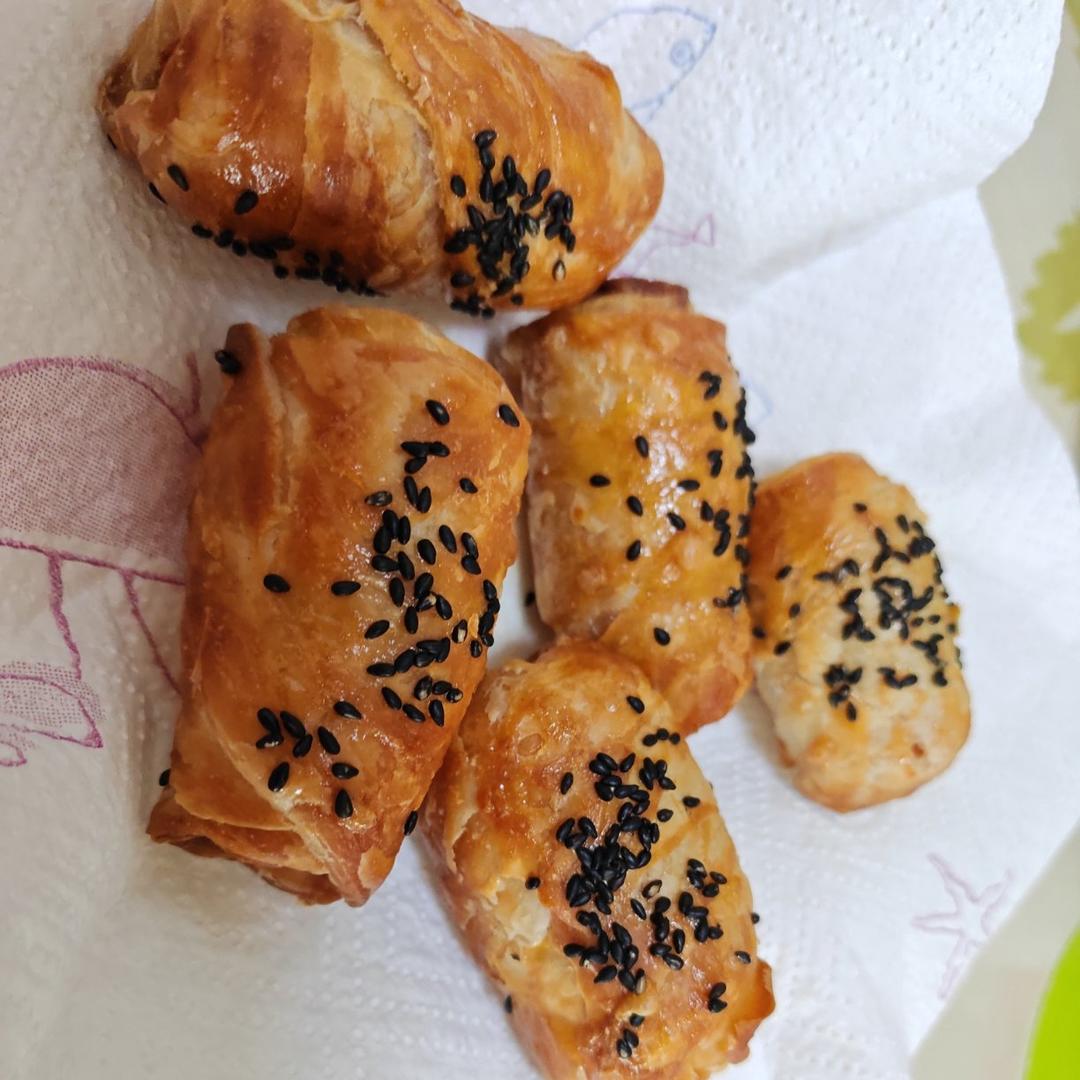 香肠酥皮卷：手抓饼皮还能这样吃，不用和面快速搞定早餐