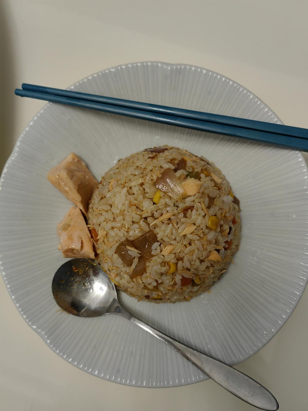 低脂三文鱼炒饭