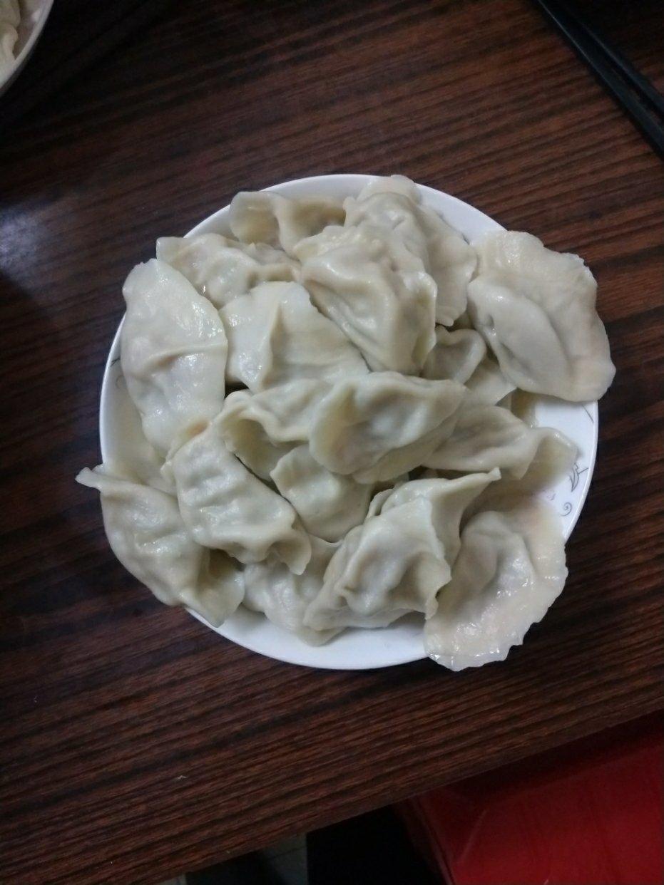 芹菜胡萝卜猪肉水饺