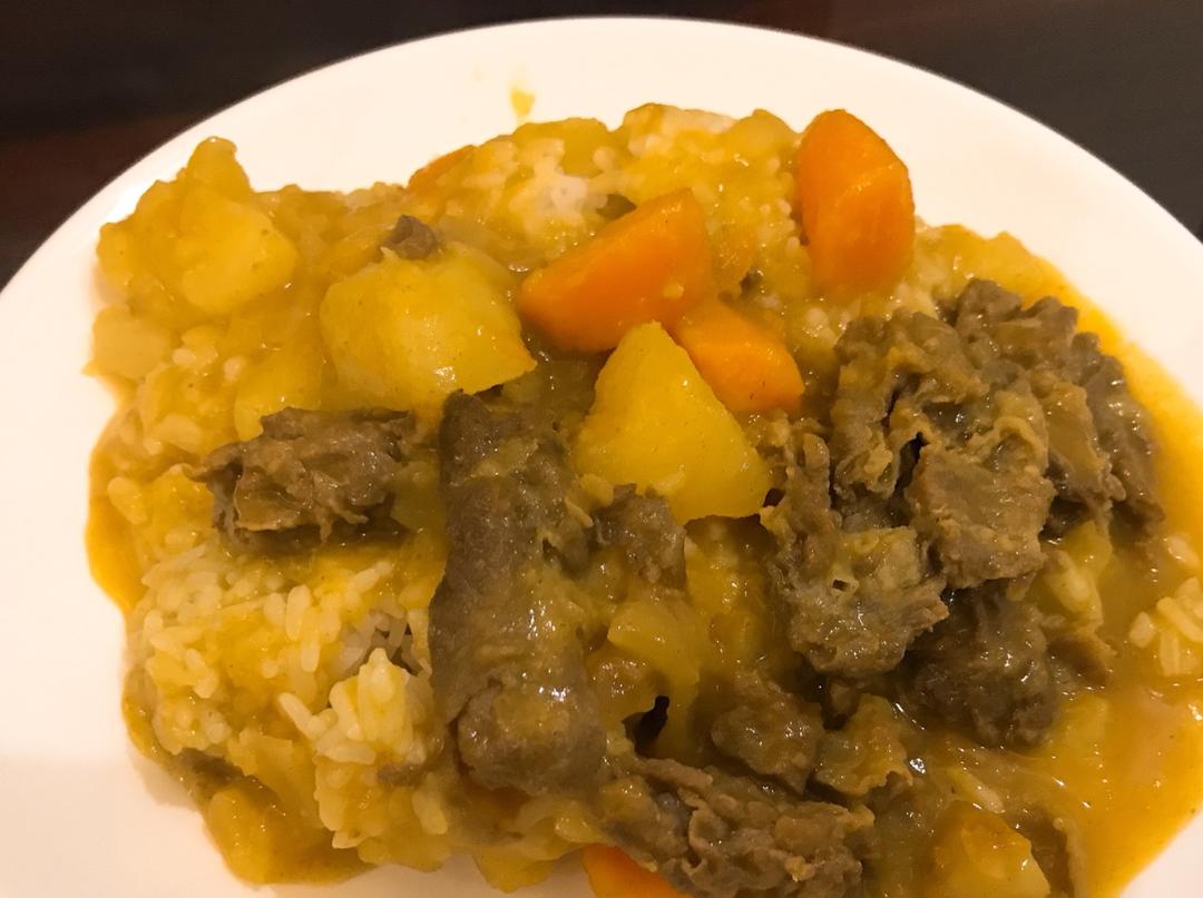 【咖喱牛腩拌饭】