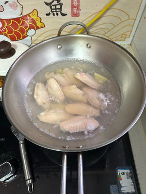 猛炫三碗饭的鸡翅煲的做法 步骤2