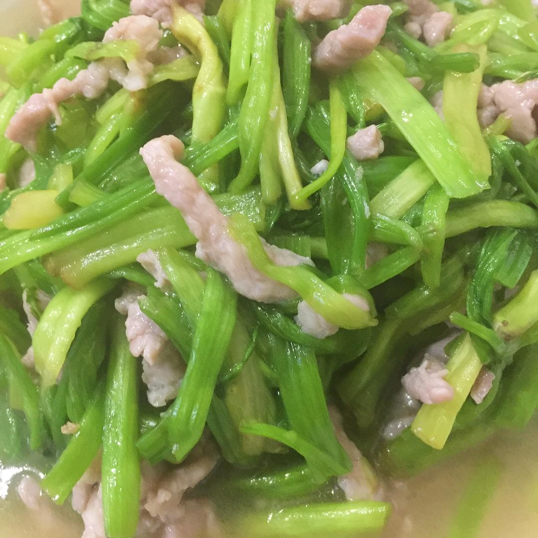 小奔驰的毛妈厨房做的肉丝炒水芹