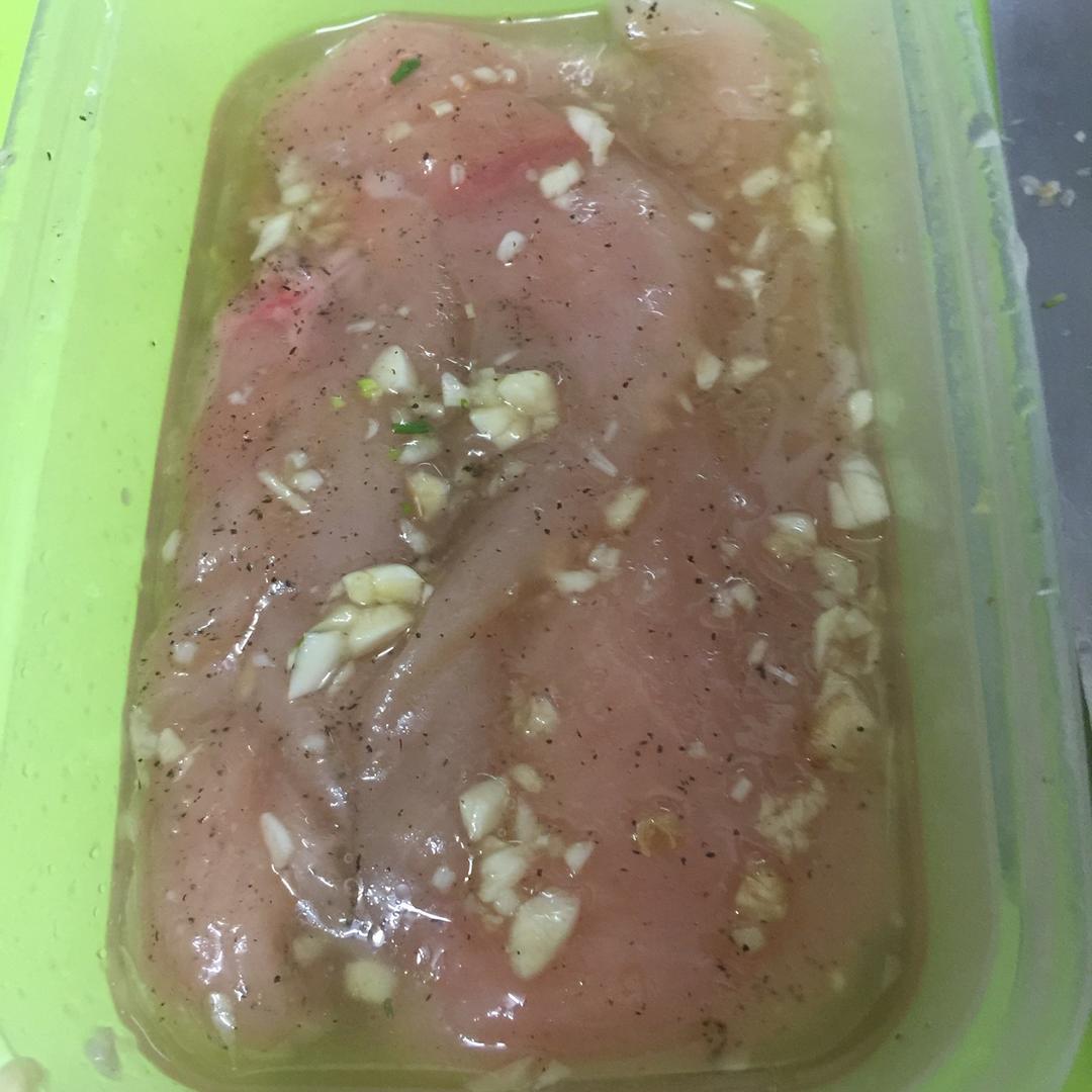 酷炫屌炸天好吃的煎鸡胸肉（香蒜蜂蜜煎鸡胸肉）