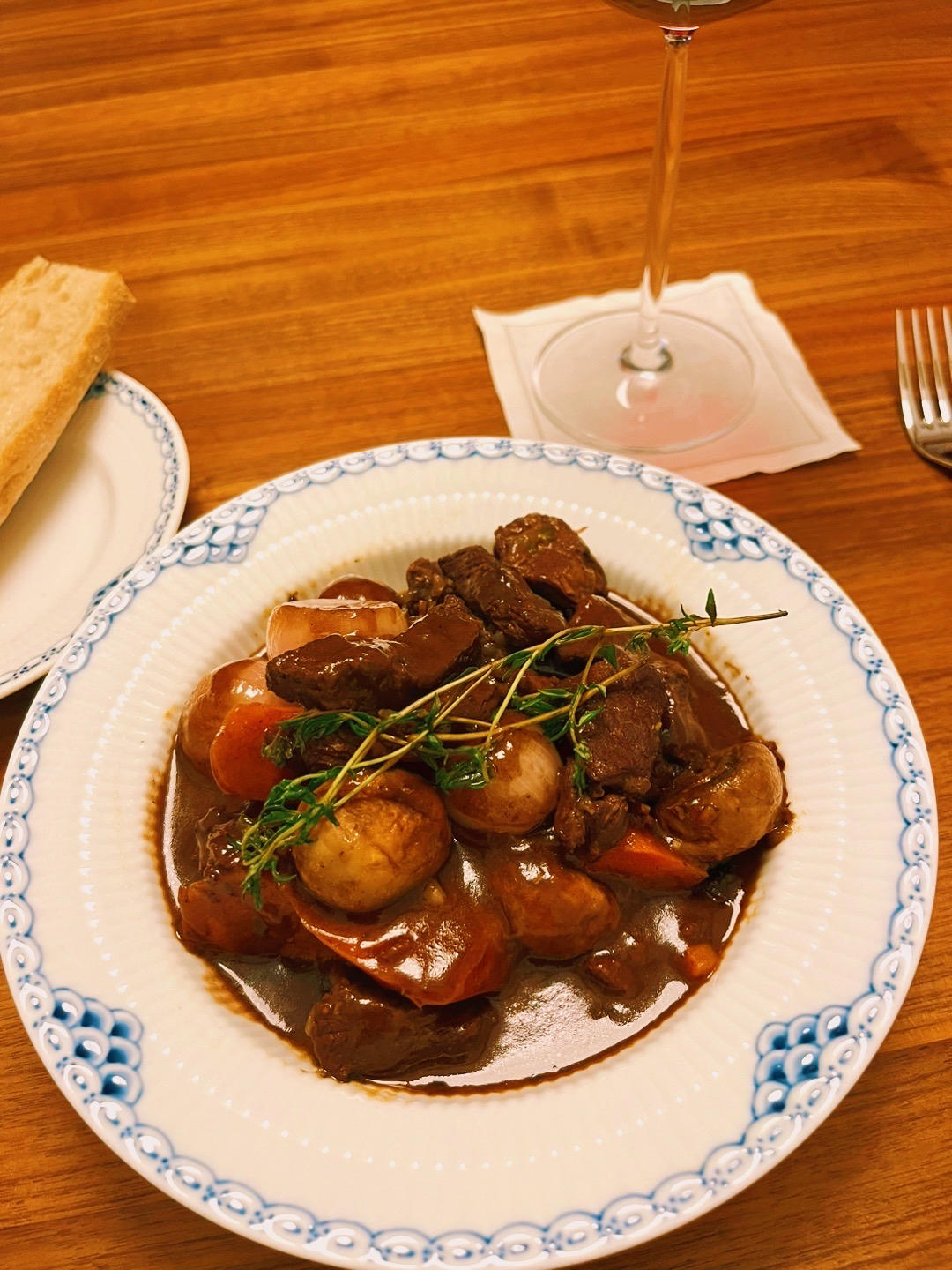 超详细步骤图文｜冬日必做「勃艮第红酒炖牛肉（Boeuf Bourguignon)」