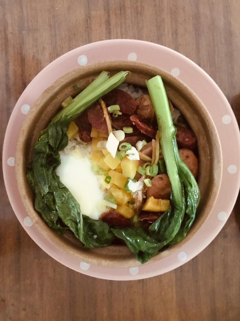 广式腊味煲仔饭