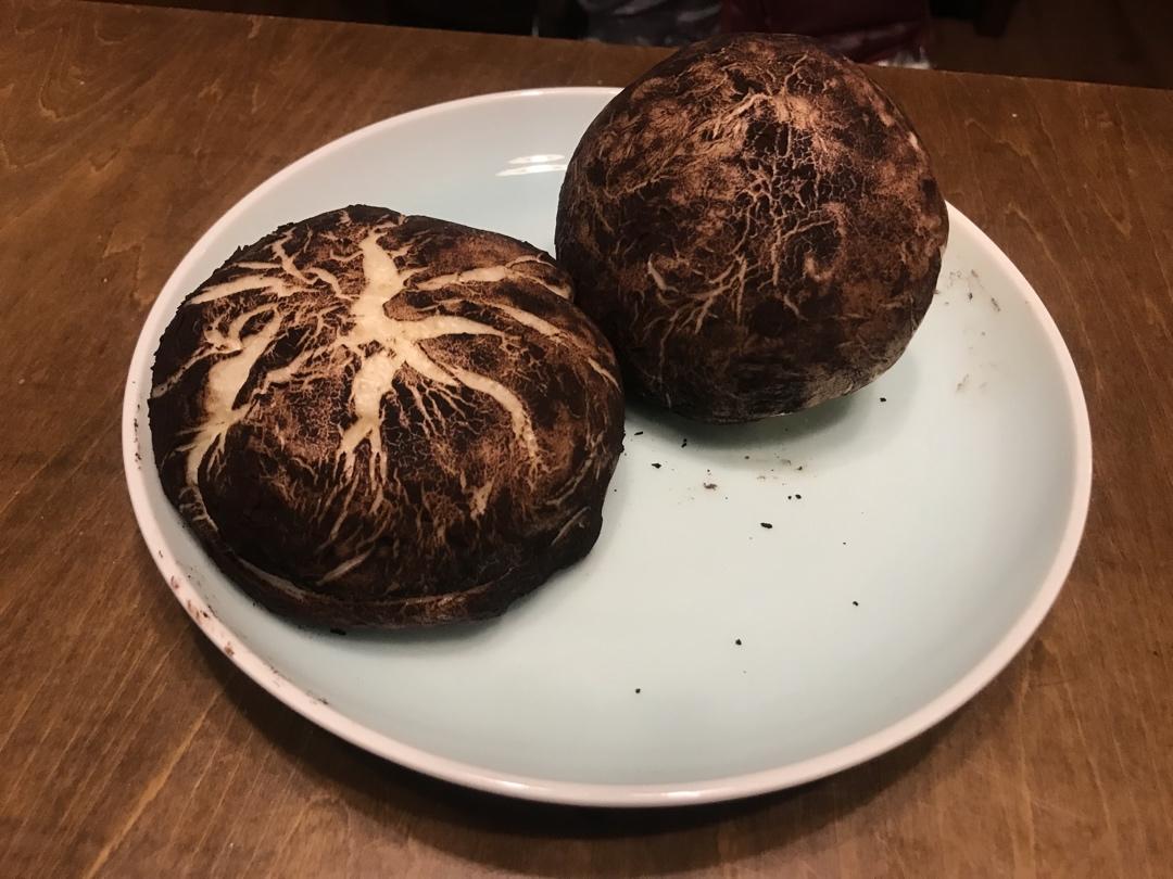 【蘑菇奶黄包】