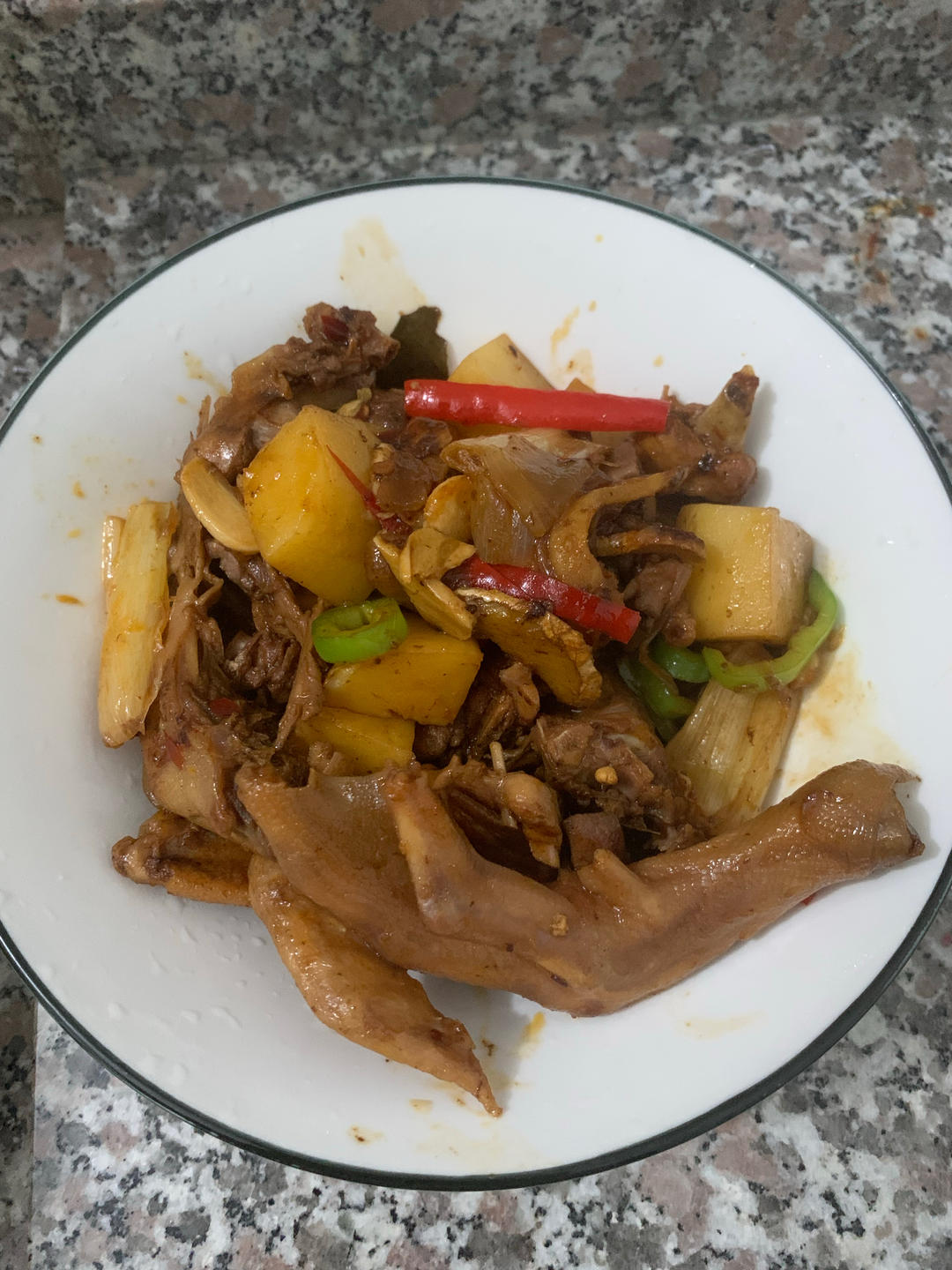 传统正宗的啤酒鸭配方和做法，鲜嫩香浓，只需炒千万不要焯水