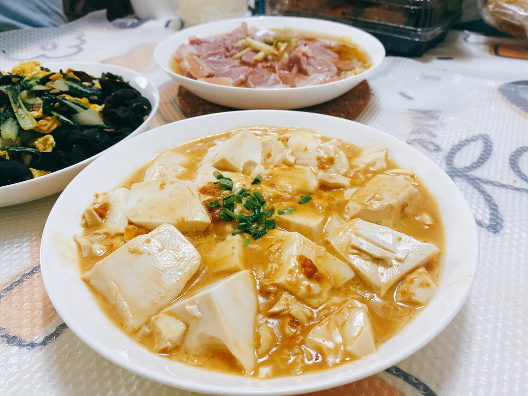 营养又鲜香的咸蛋黄豆腐煲