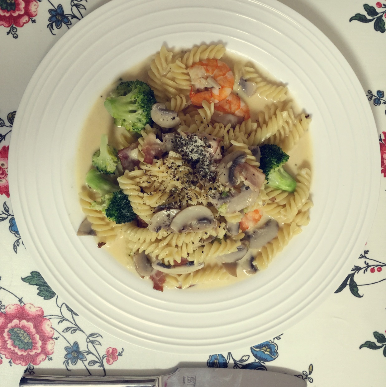 白蘑菇奶油培根意面