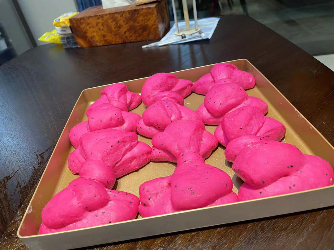 少女心粉红蝴蝶结面包