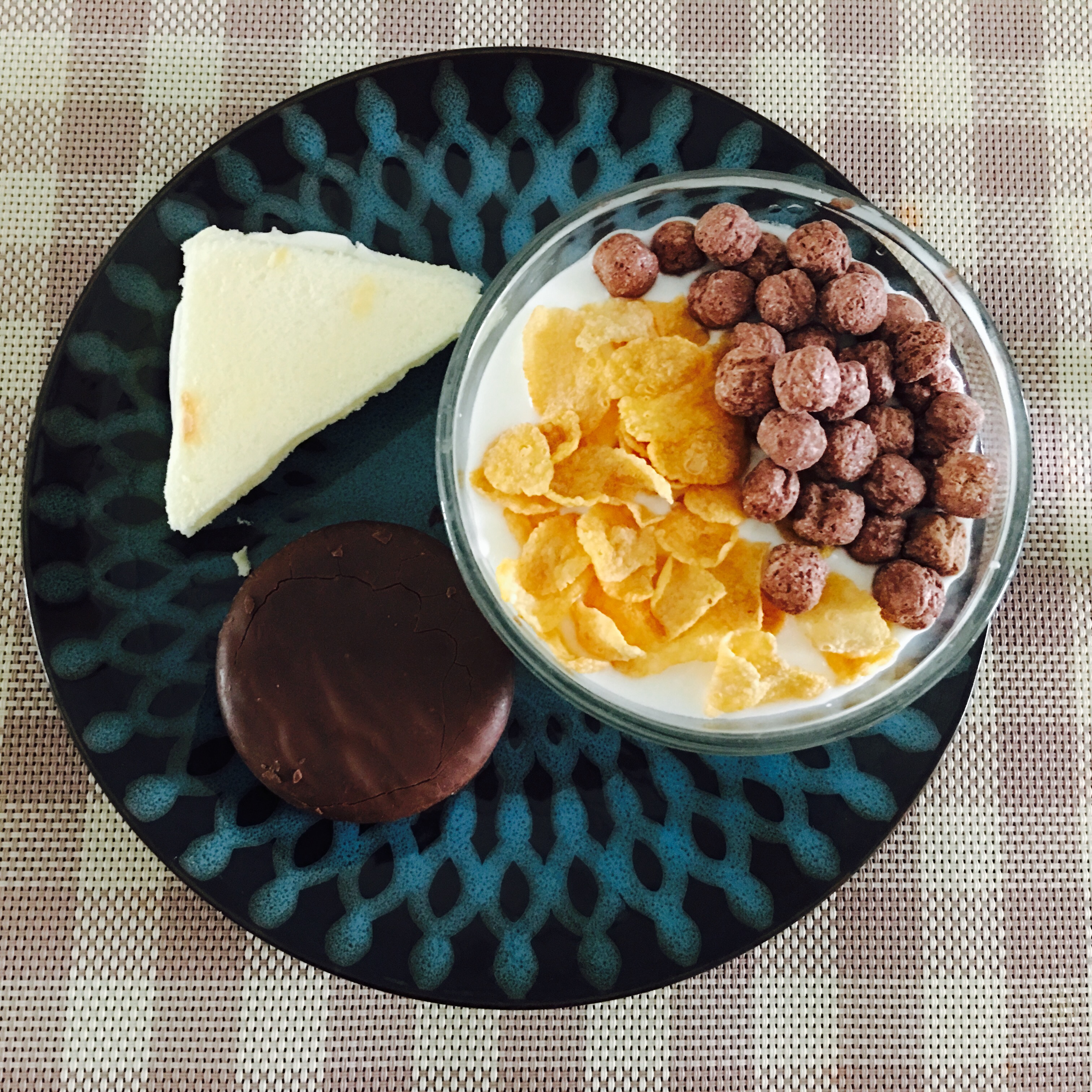 超简单的营养早餐--酸奶麦片