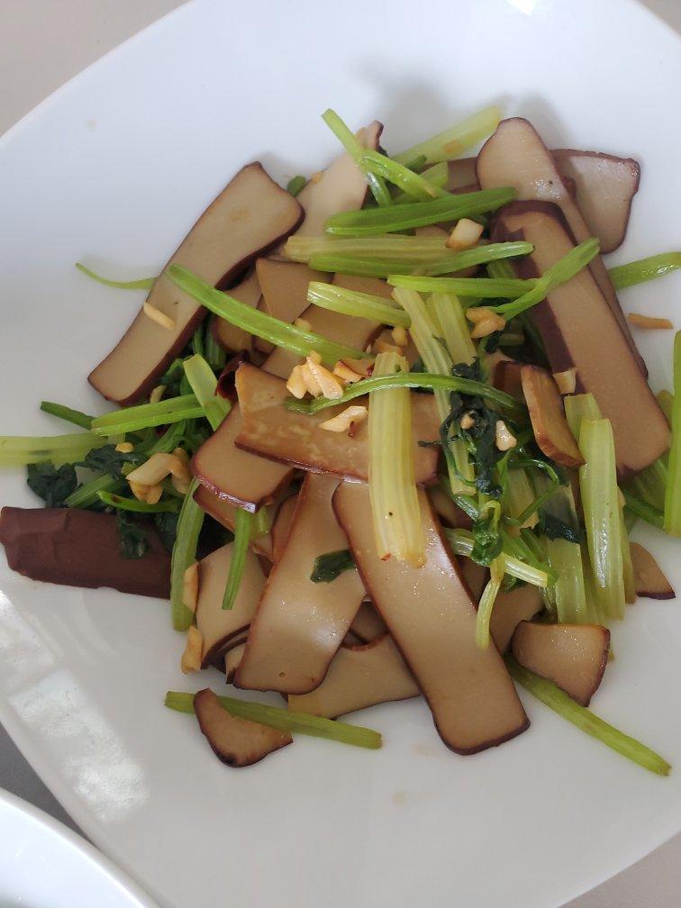 清炒西芹(鸡蛋干)