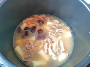 暖心暖胃的-胡椒山药猪肚汤的做法 步骤4