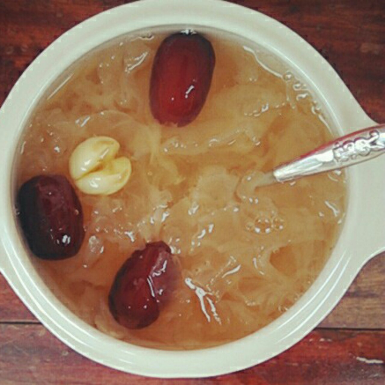 红枣银耳莲子羹