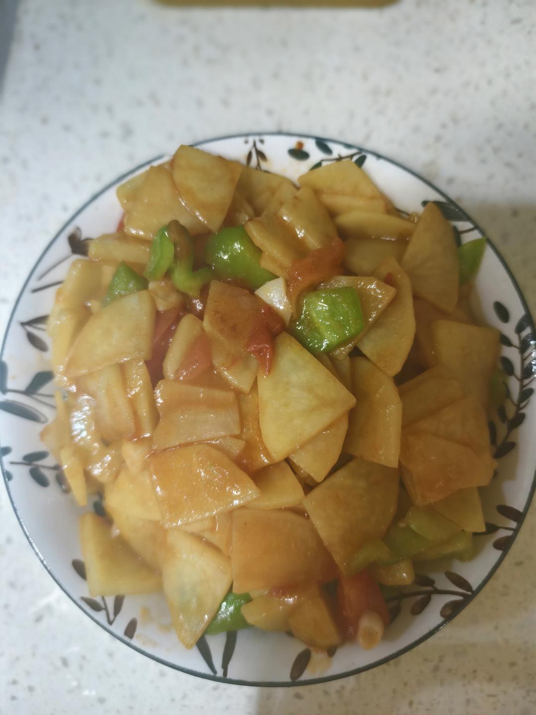 青椒番茄土豆片，三个我最爱吃的炒一块