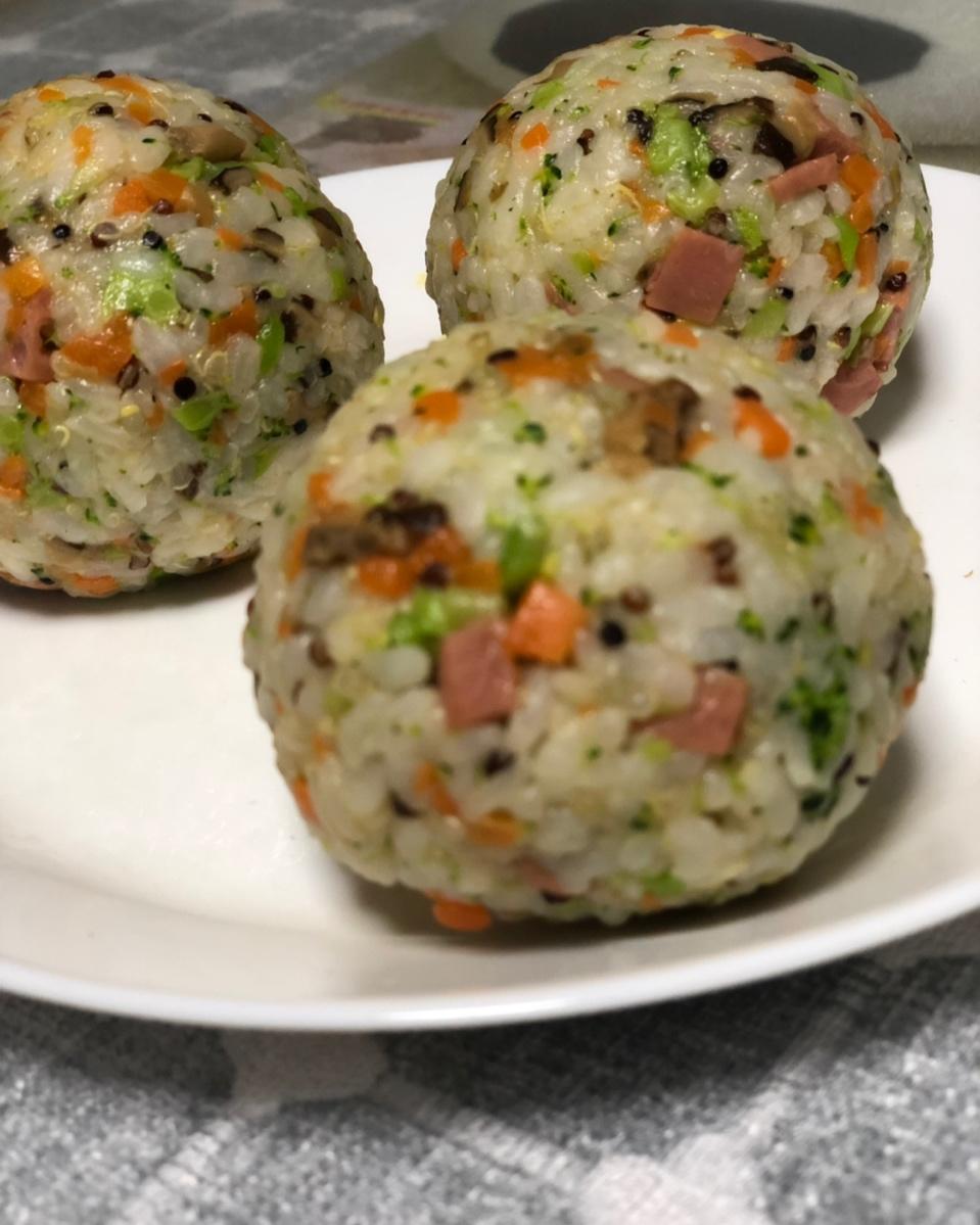小盆友超爱的肉松饭团子
