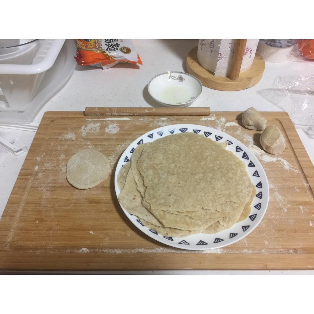 烙春饼(用视频告诉你，这饼有多软)