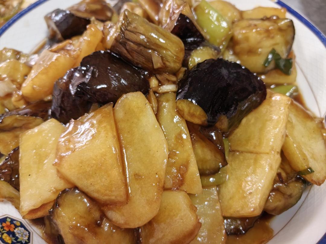 地三鲜（茄子，土豆，青椒）