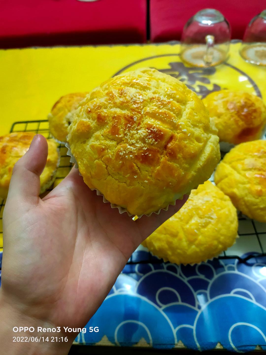 好吃到炸裂的港式菠萝包（附带制作酥皮的小视频）