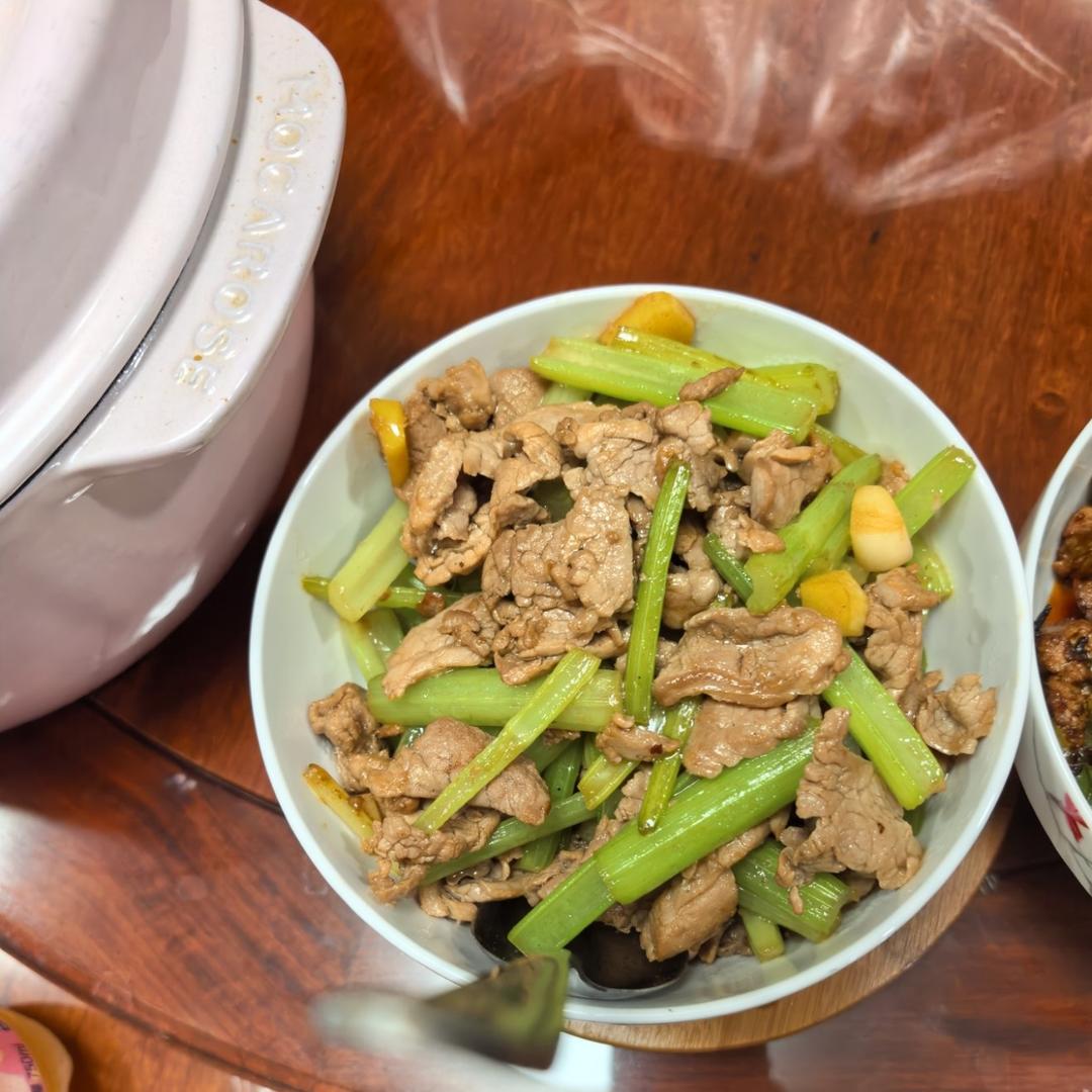下饭芹菜炒肉