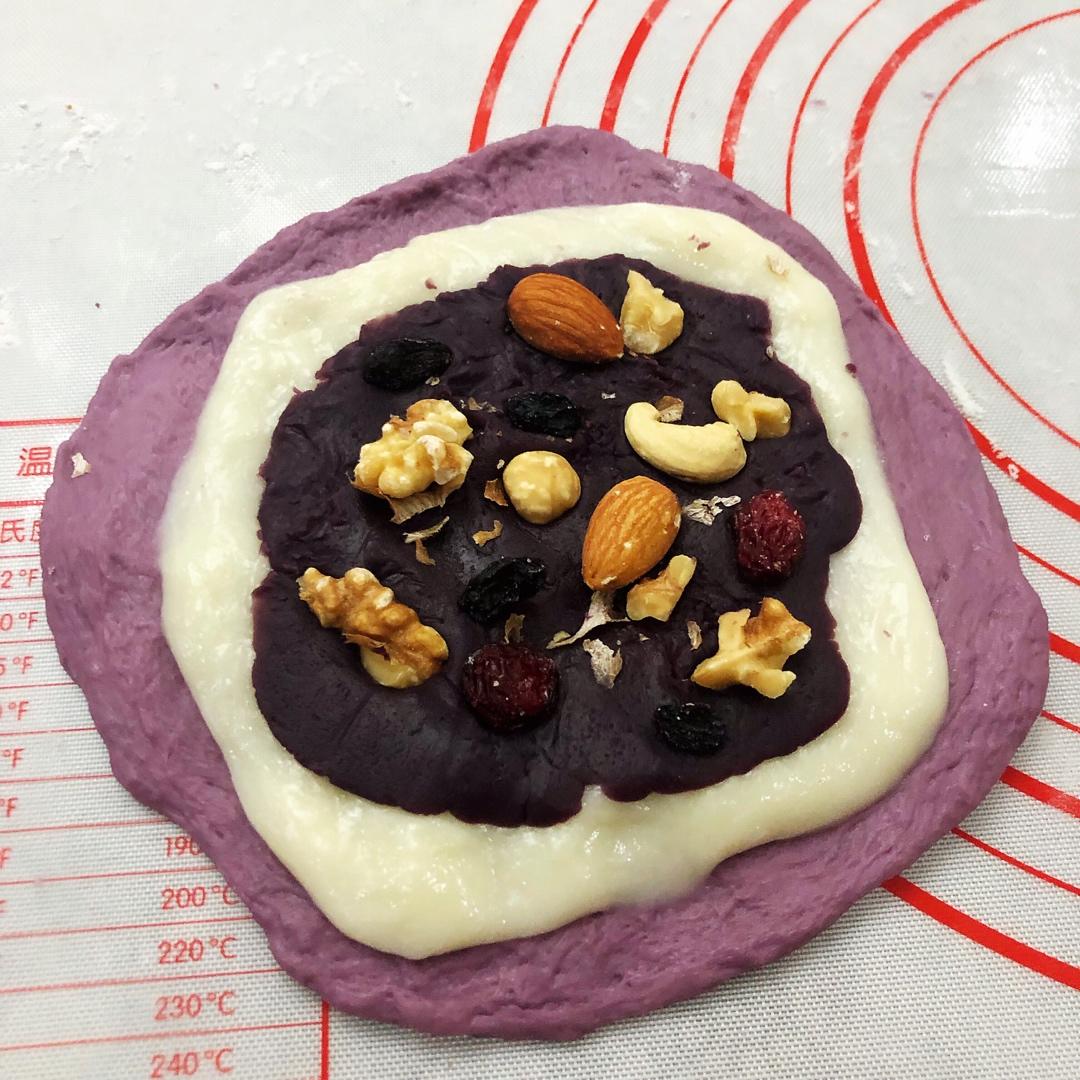 紫薯软欧包（内馅有麻薯，肉松，芋泥，口感超赞）配麻薯做法～