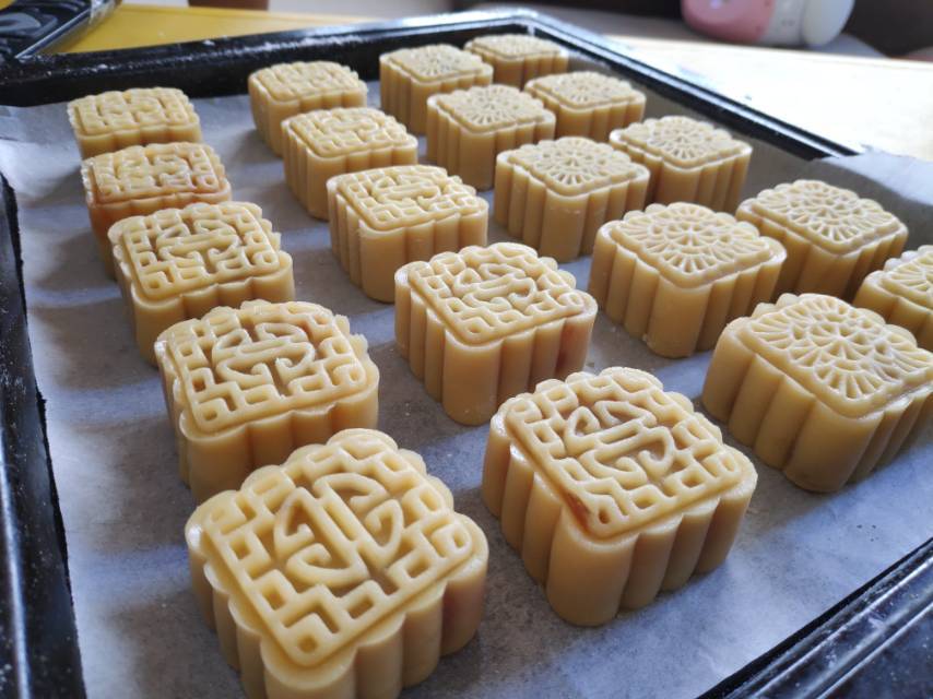 广式月饼—蛋黄莲蓉月饼