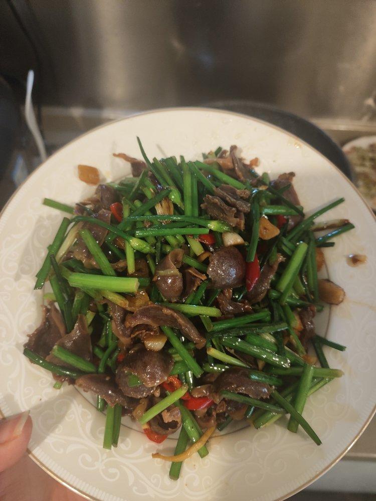 蒜苔炒鸡胗